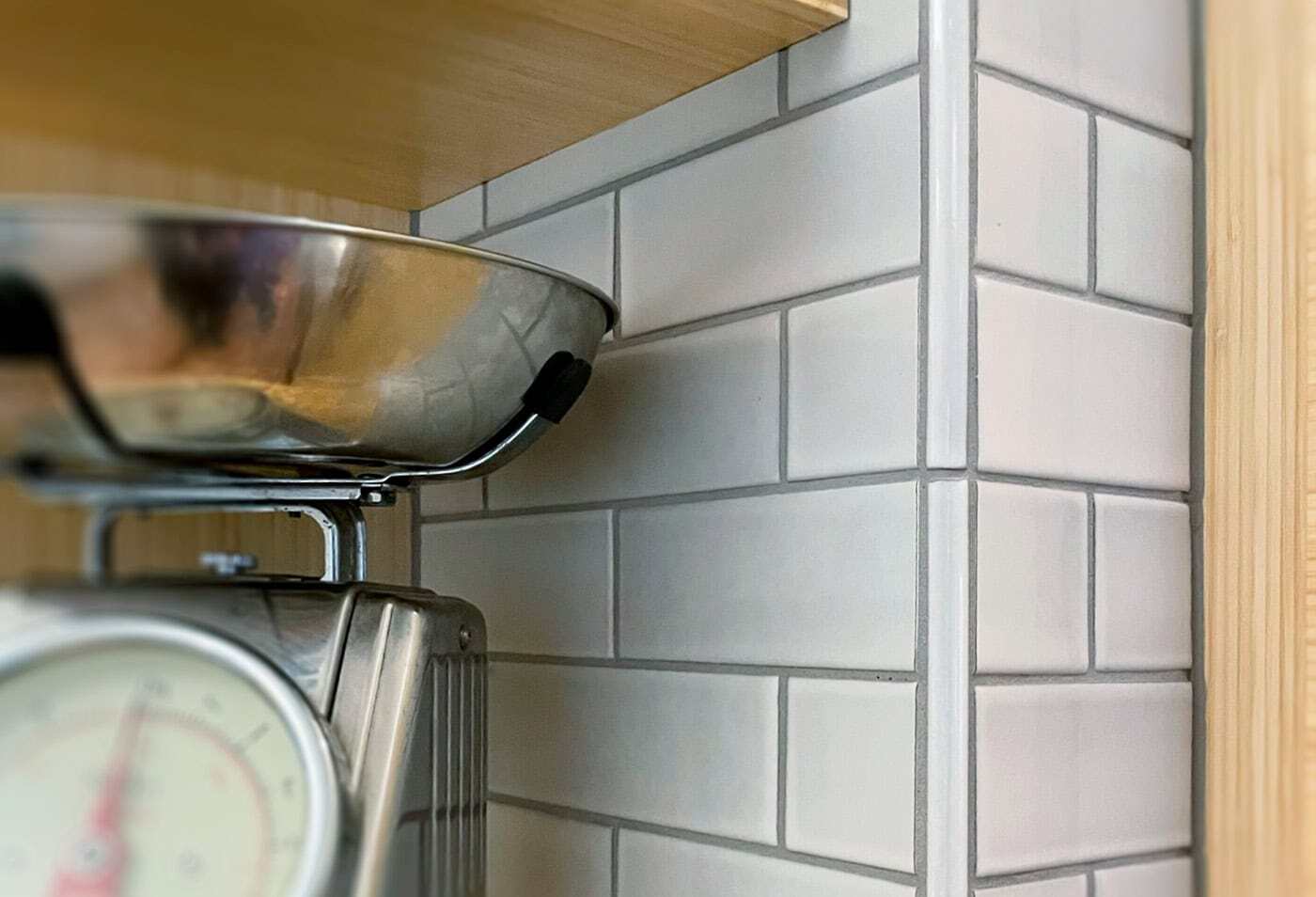 MQRcornerscale Pratt + Larson Brownstone Mini Quarter Round Pratt + Larson