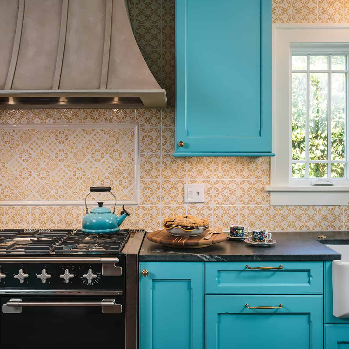 Pratt-Larson-Embossed-A-Kitchen-3