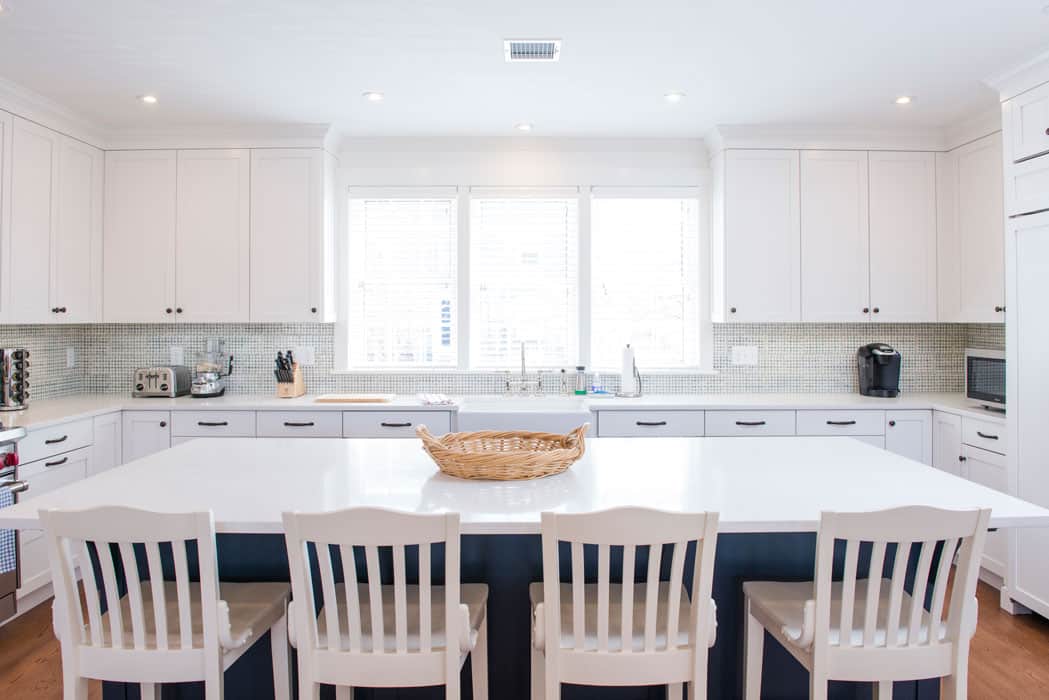 Pratt and Larson Tile Nantucket Scraffito Pattern A kitchen backsplash 1083