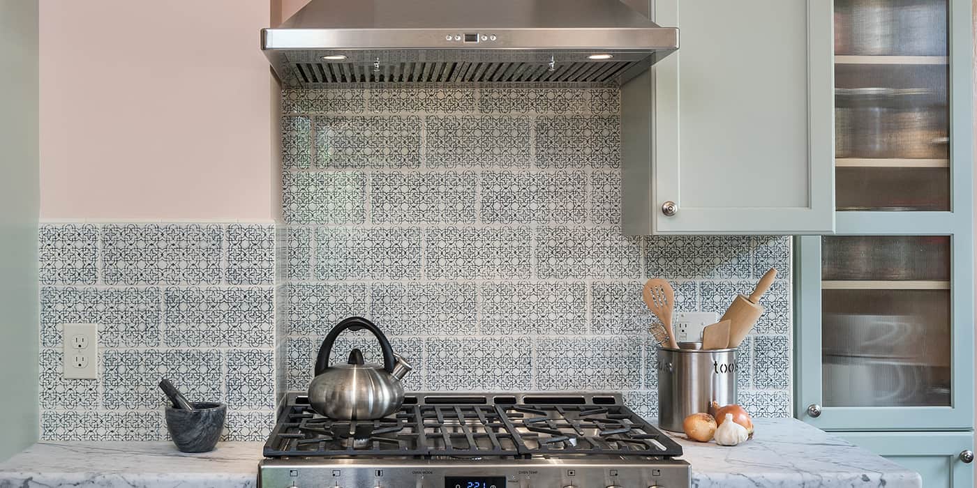 Pratt-and-Larson-Tile-Scraffito-B-backsplash-5