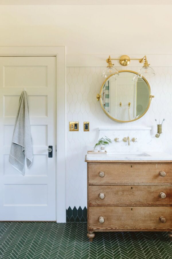 Emily Henderson Farmhouse Shared Kids Bathroom Reveal 11 web   Pratt + Larson   