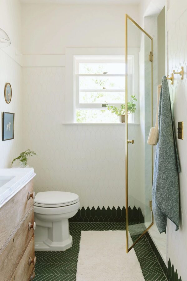 Emily Henderson Farmhouse Shared Kids Bathroom Reveal 12 web   Pratt + Larson   