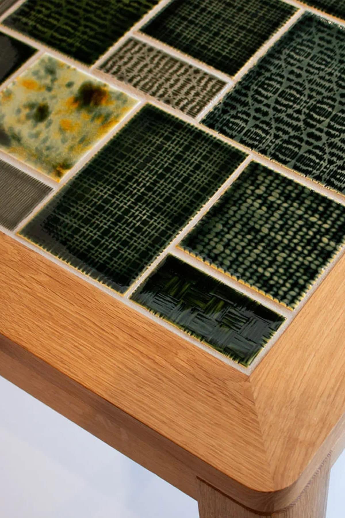 alameda-table-green-closeup-vert