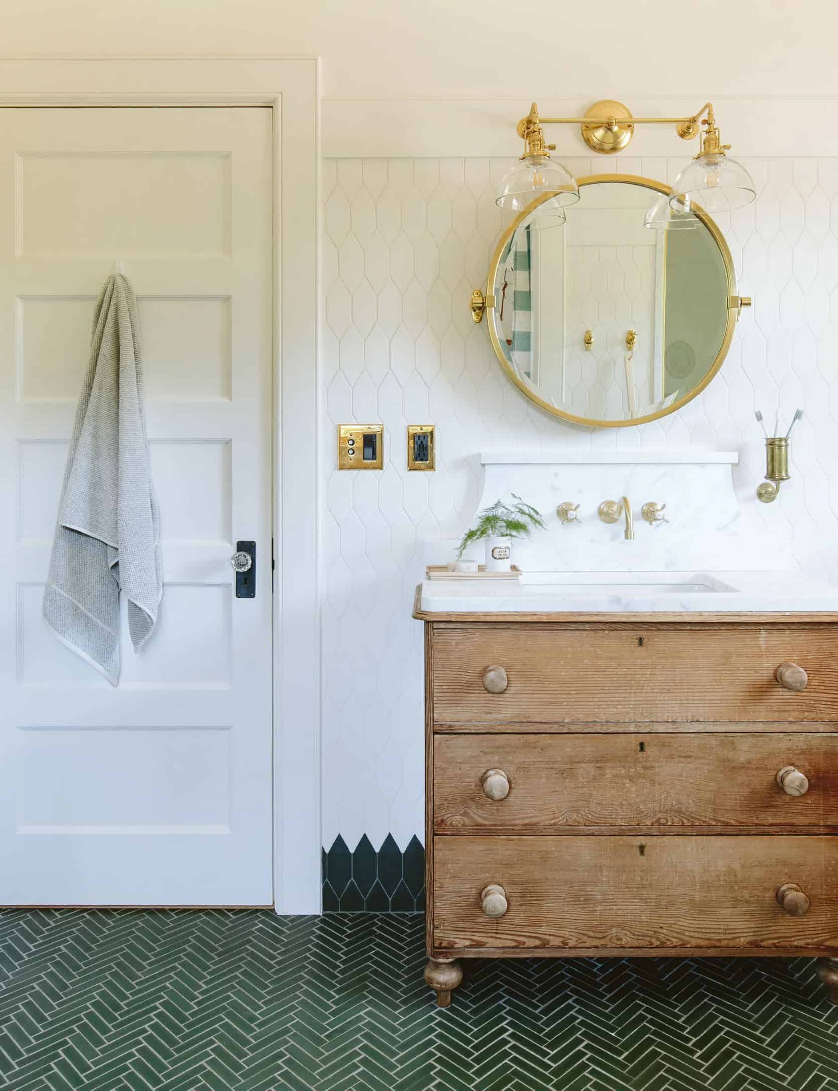 Emily-Henderson_Farmhouse_Shared-Kids-Bathroom_Reveal_11-cropped