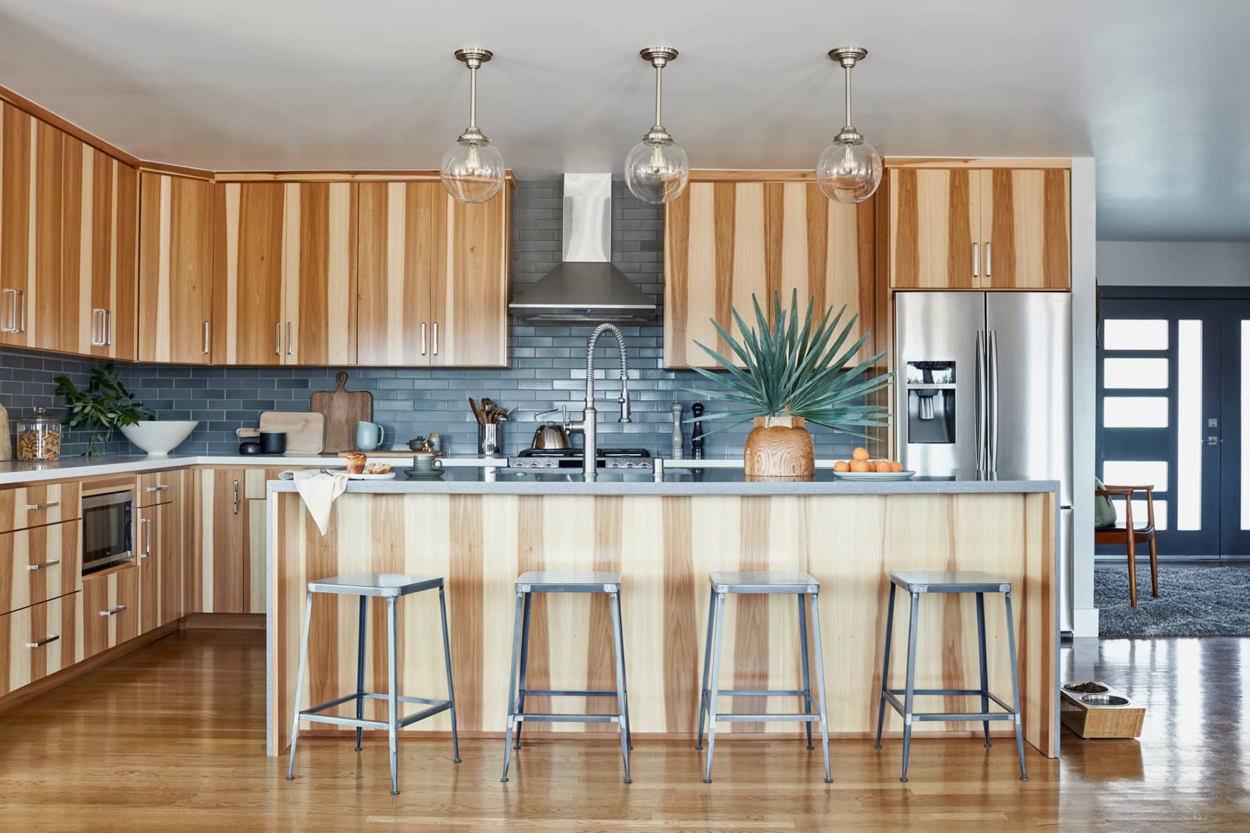 coolgraymattefieldinstallkitchenbacksplash Pratt + Larson 2×8 Brownstone Pratt + Larson