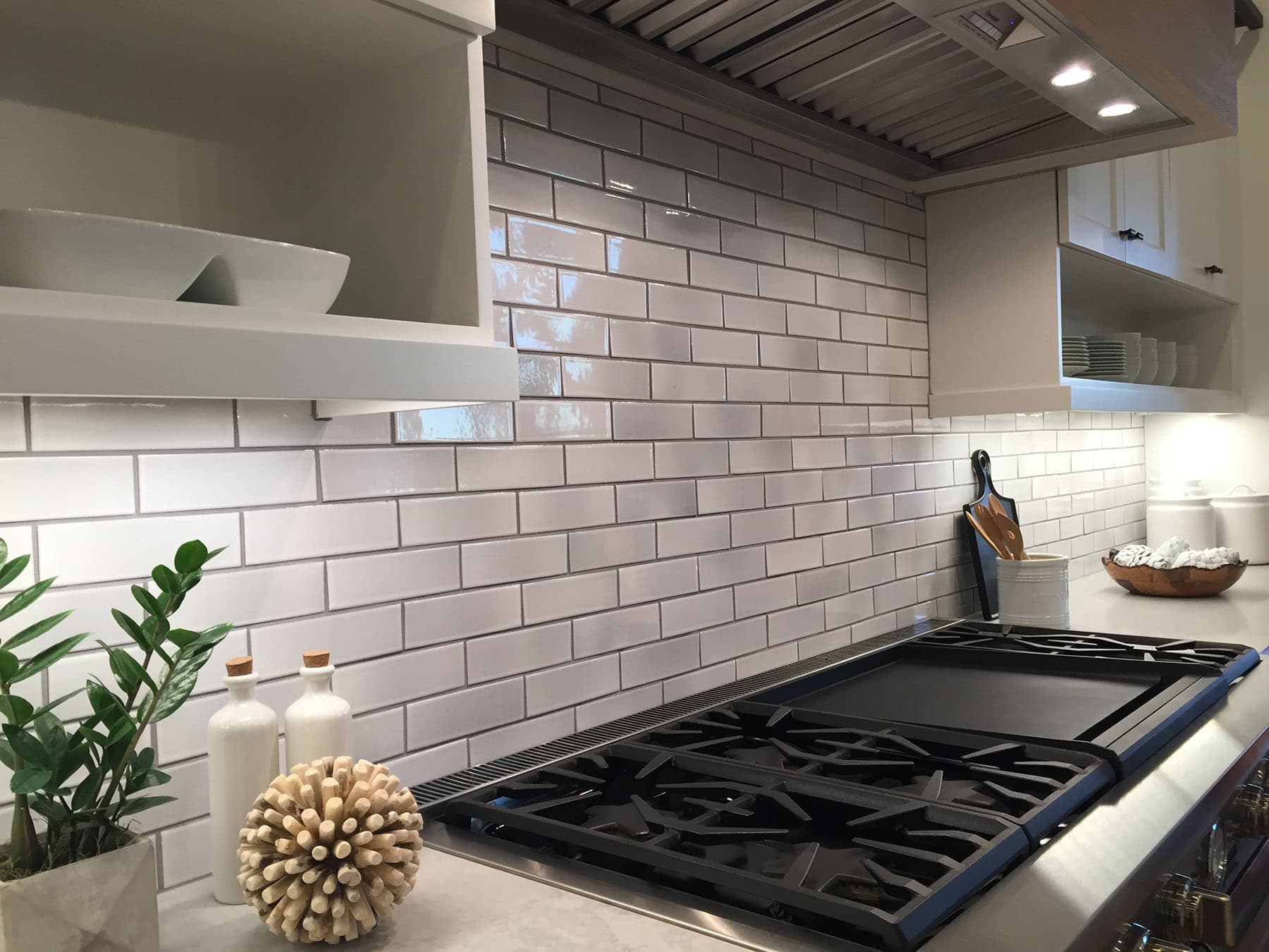summitglossfieldinstallkitchenbacksplash3 Pratt + Larson 2×8 Brownstone Pratt + Larson