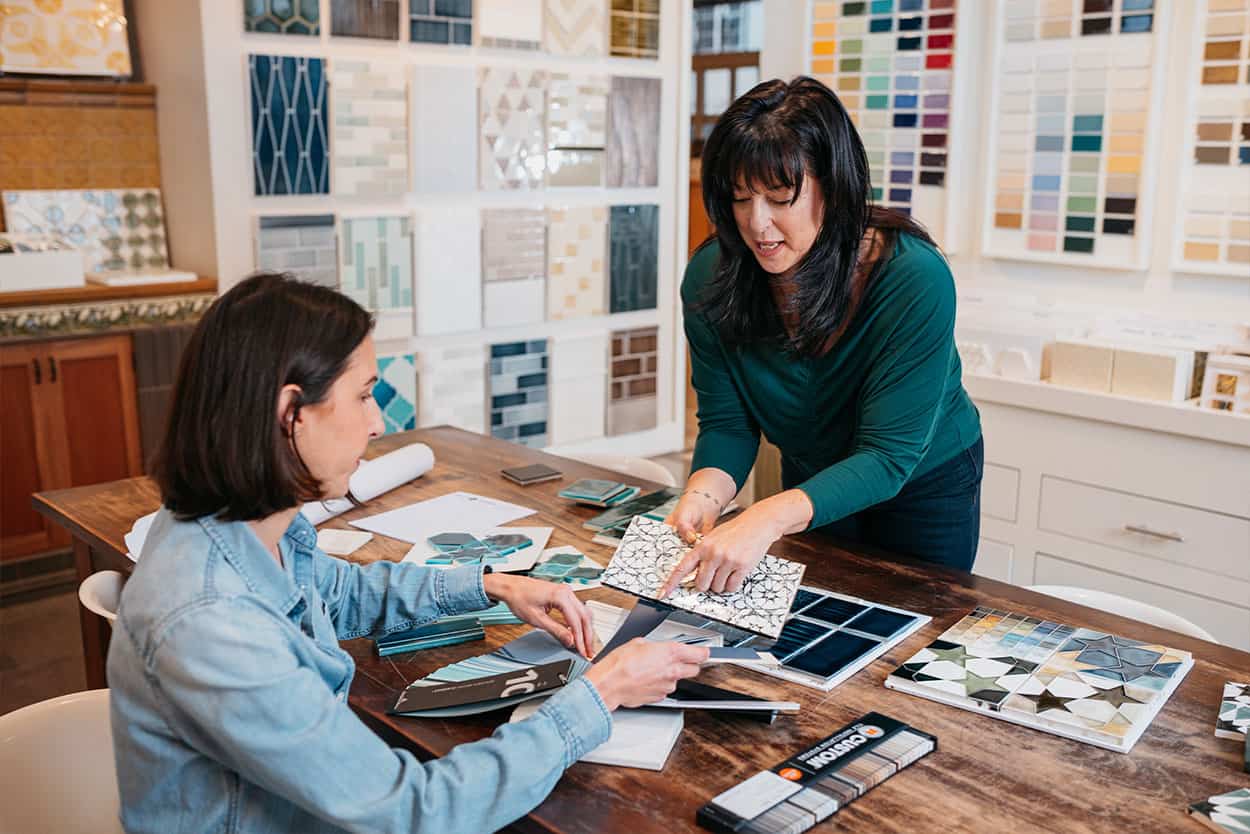 showroomteamhelpingcustomer Pratt + Larson showroom team helping customer Pratt + Larson