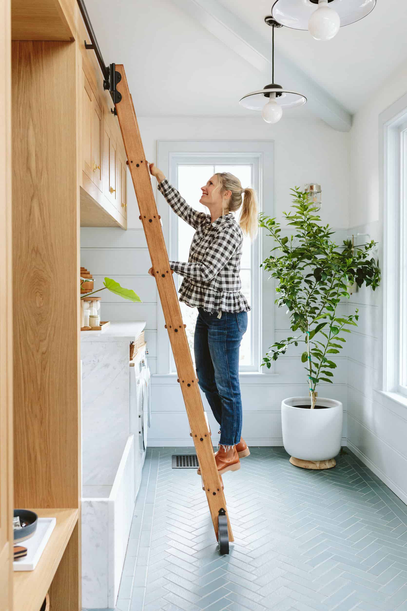 EmilyHendrsonFarmhouseMudroomIdeas95 Pratt + Larson Emily Hendrson Farmhouse Mudroom Ideas 95 Pratt + Larson