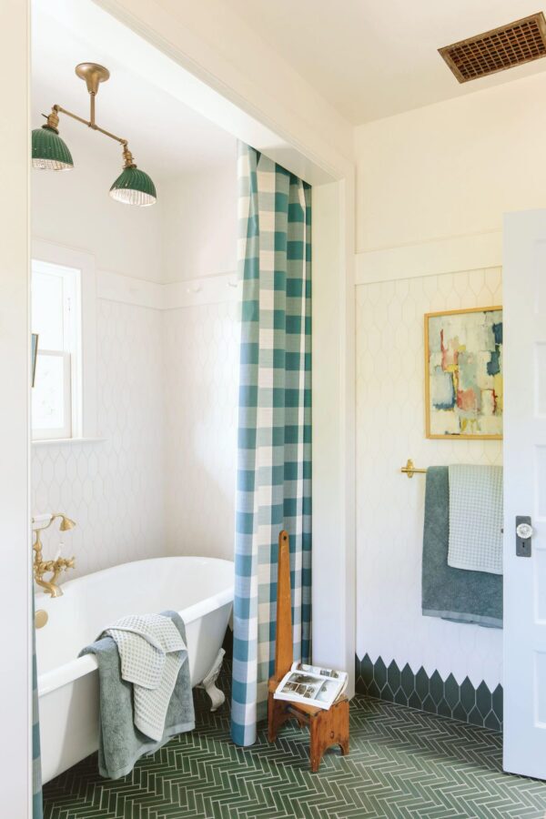 Emily Henderson Farmhouse Shared Kids Bathroom Reveal 14 web   Pratt + Larson   
